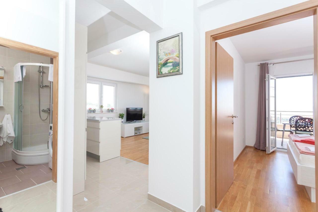 Apartments Dora Makarska Buitenkant foto