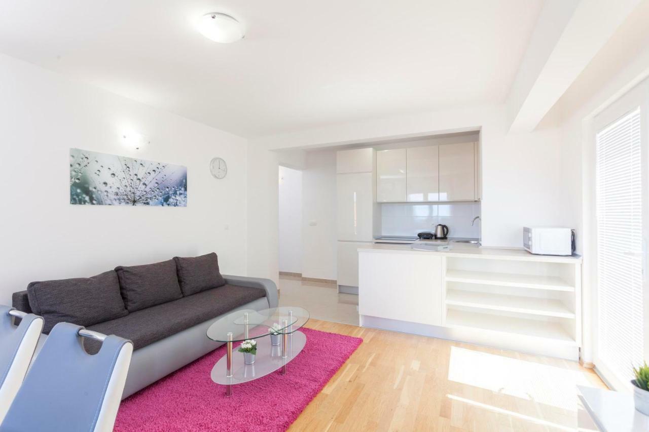 Apartments Dora Makarska Buitenkant foto