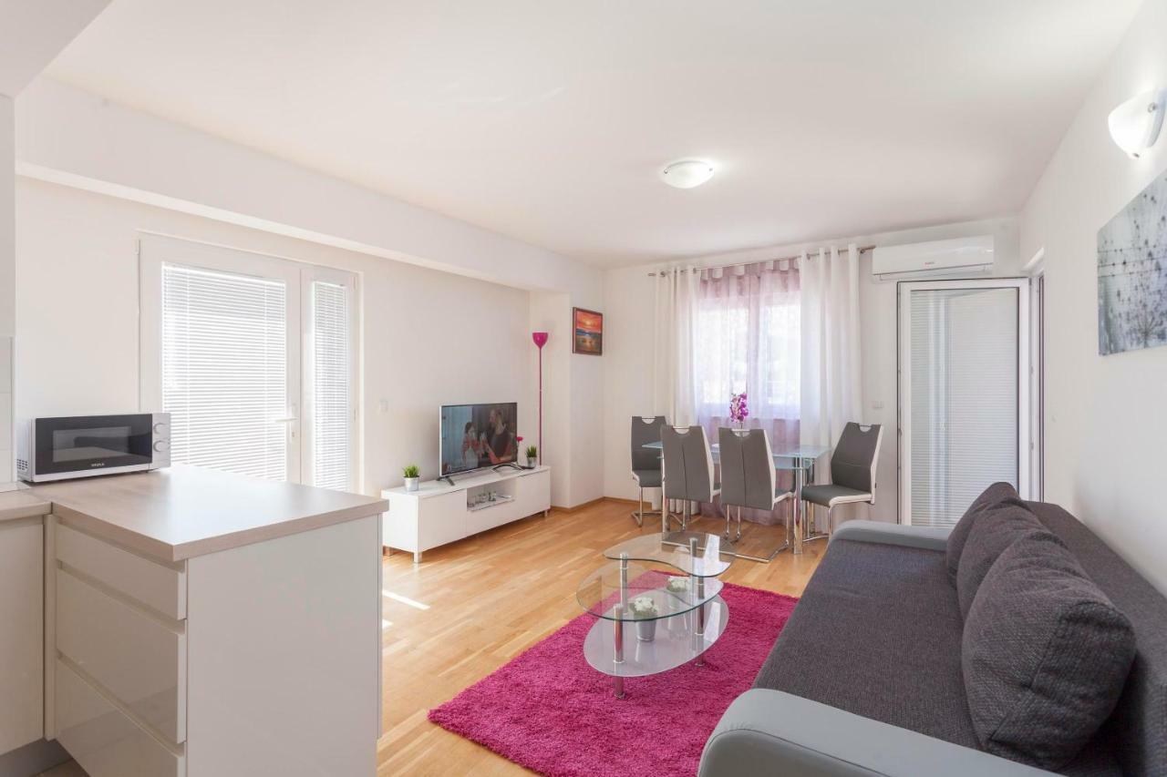 Apartments Dora Makarska Buitenkant foto